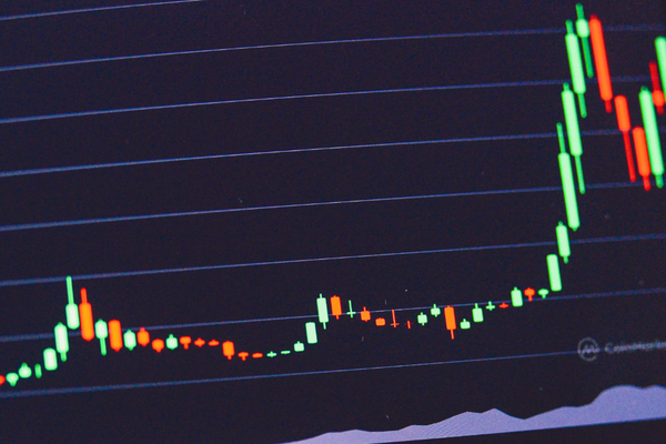 Red and green graph showing upward trend
